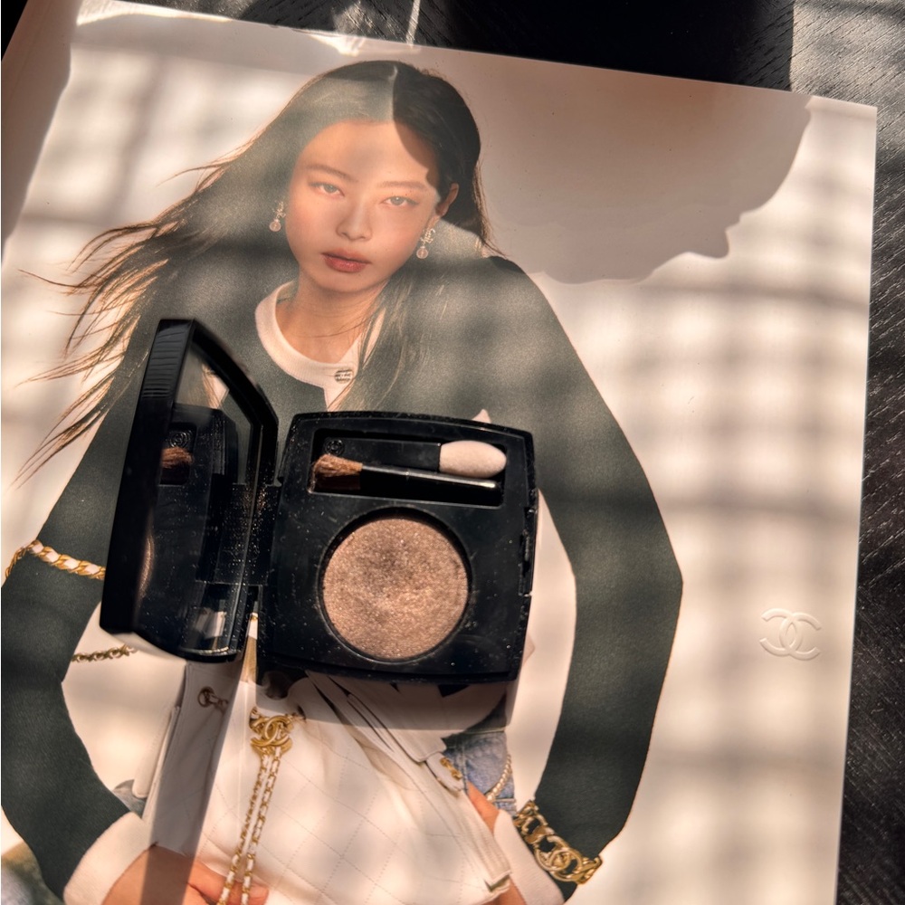 CHANEL Gold Eyeshadow Luxurious Makeup